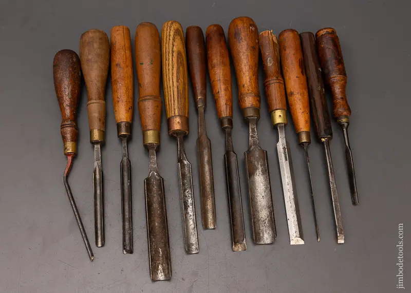 12 Assorted Chisels And Gouges - 111847 1