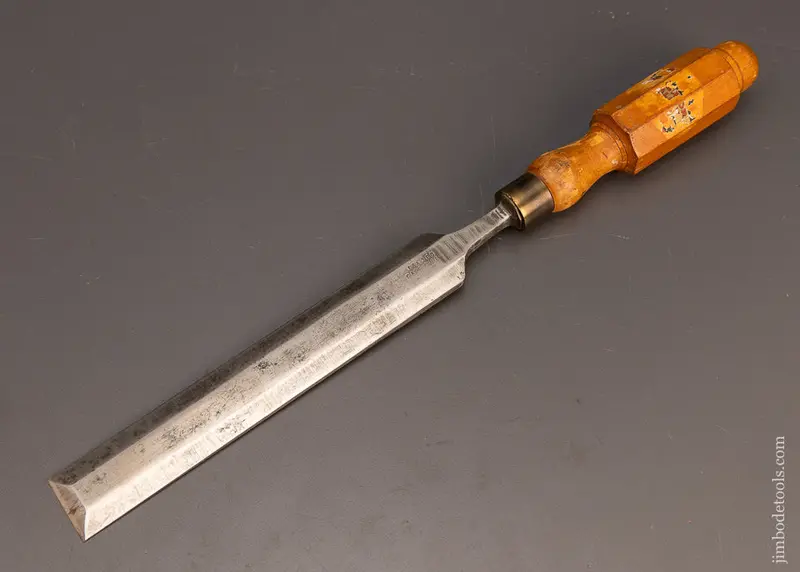 Great 1 1/4 Inch Long, Thin Boxwood Handled Paring Chisel By Brades - 114040 1