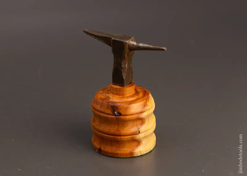Pretty Watch Maker’S Anvil On Yew Stump - 112531 - 1